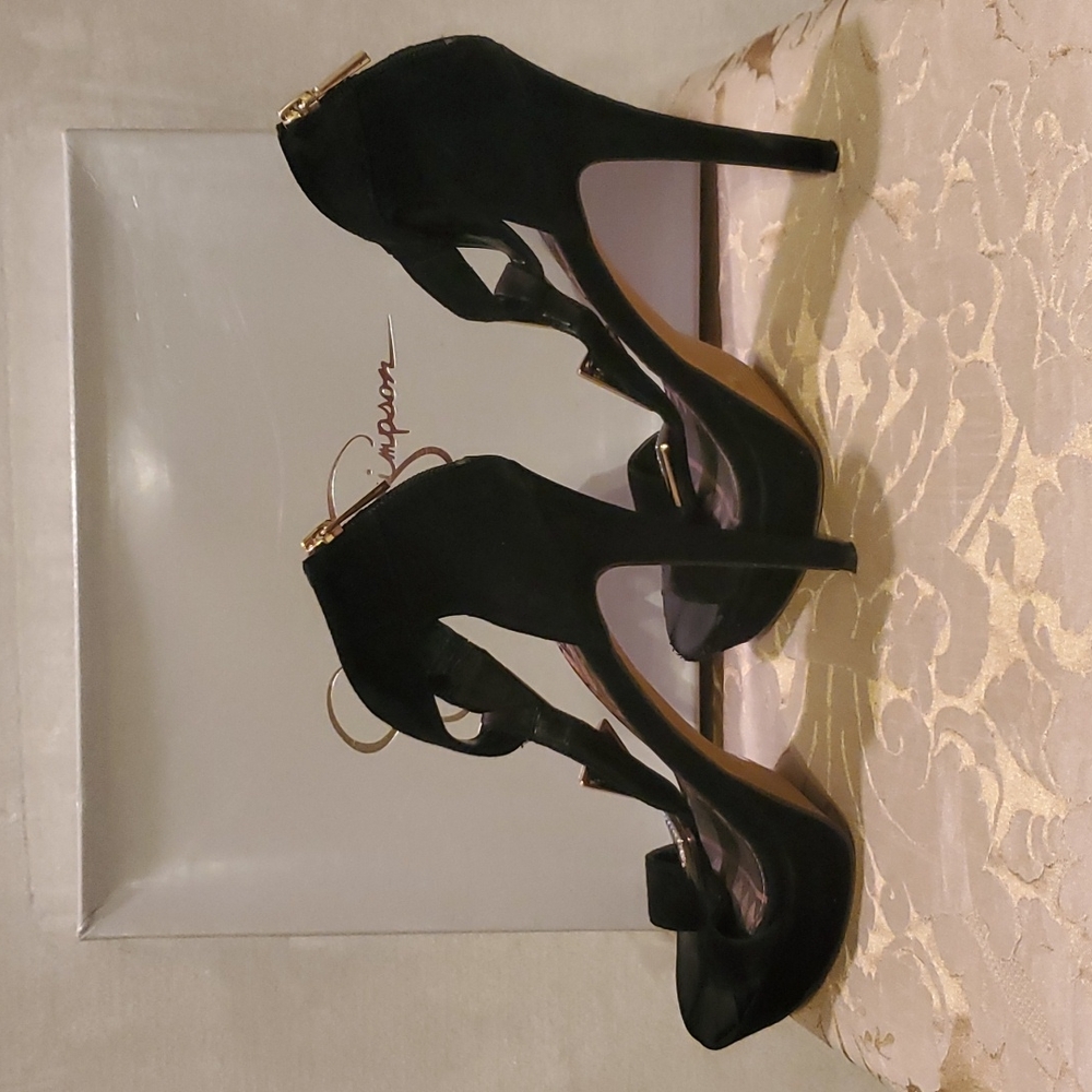 Jessica Simpson Briangle Platform Sandal. Black 7.5 Velvet